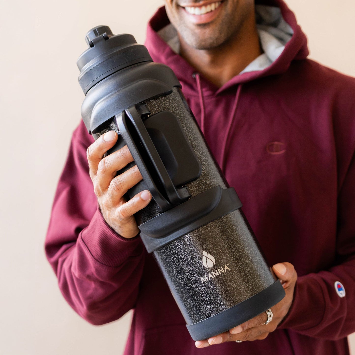 4l-titan-bottle-135-oz-s5 5Manna_Website_Lifestyles-29.jpg